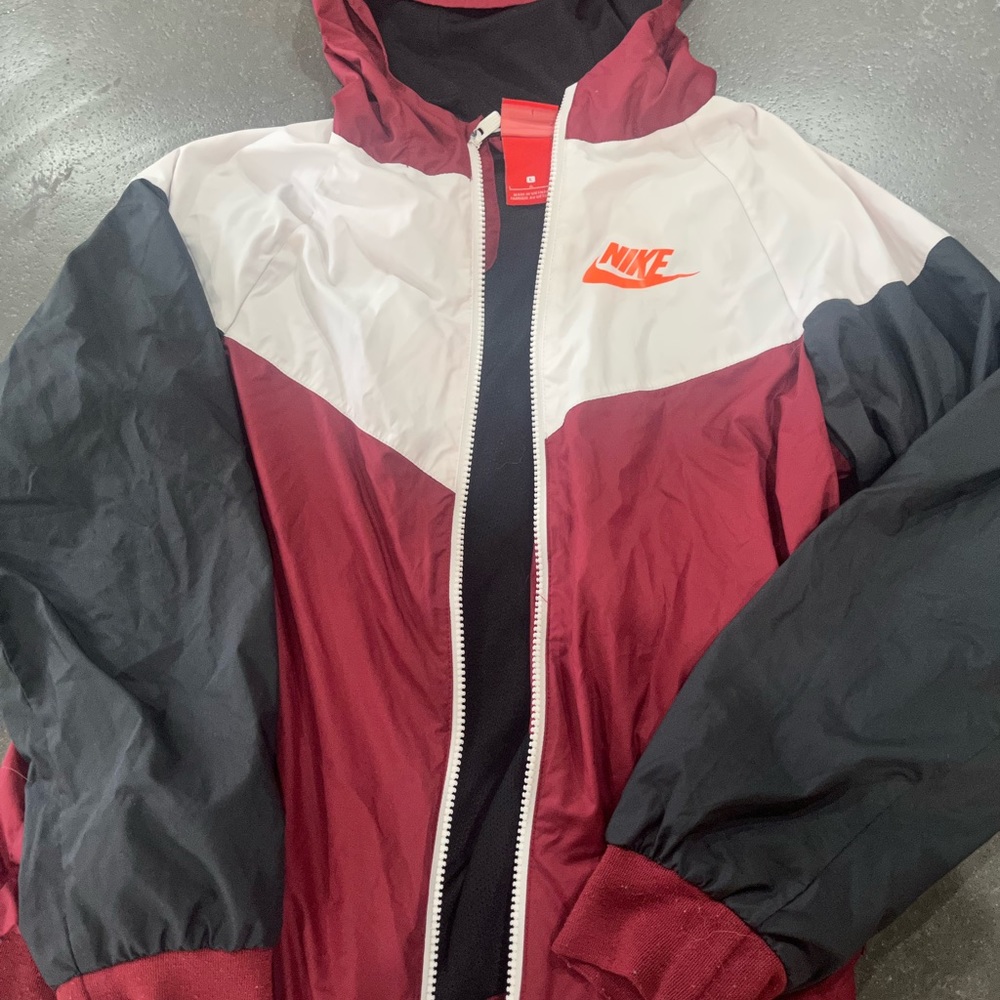 Boys Nike SZ L wind breaker like new conditions